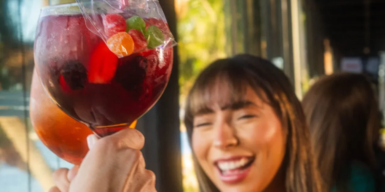 Happy hour de férias no Gran Bier reúne chopes, drinks e petiscos com preços especiais no Pontão Lago Sul