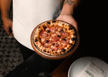 Dia da Pizza: Albero promove ação especial com pizzas e drinks pela metade do preço