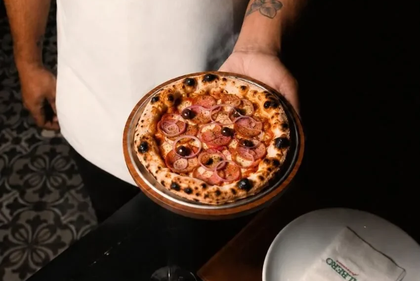 Dia da Pizza: Albero promove ação especial com pizzas e drinks pela metade do preço