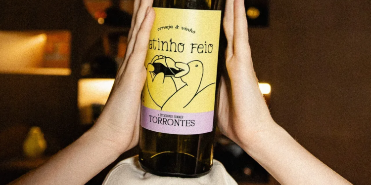 Patinho Feio aposta em happy hour com chope, drinks promocionais e gastronomia brasileira na Asa Norte