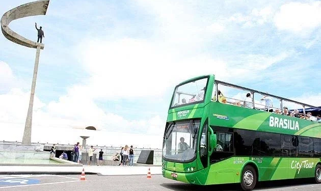 Conheça Brasília: passeio gratuito de ônibus turístico e centros de atendimento facilitam a experiência dos visitantes