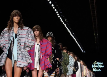 Paris Fashion Week divulga calendário oficial com Chanel, Dior, Valentino e estreias aguardadas