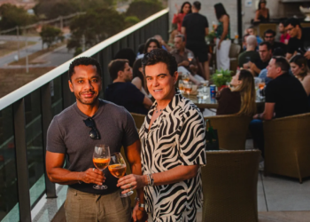 Tiago Correia e Wellington Marques recebem amigos em happy hour de inverno no Noroeste