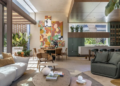 Casa Deca combina cores, materiais naturais e integração com o jardim na CASACOR Brasília 2026