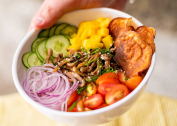 Aloha Ni Hao e Cumbuco Saladeria apostam em pratos leves para enfrentar a seca de Brasília