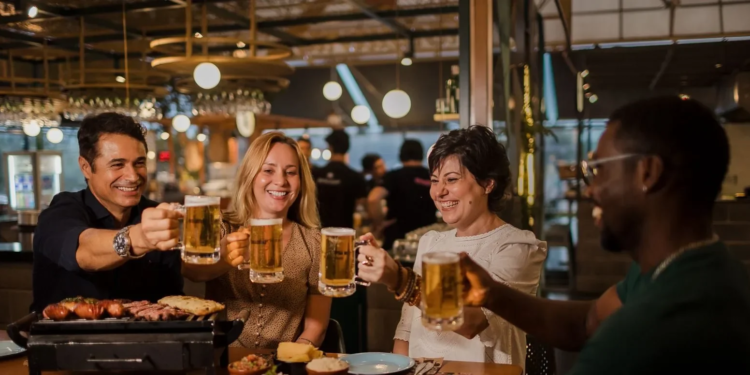 Mané Águas Claras reúne música, chopp e clima de boteco no fim de semana