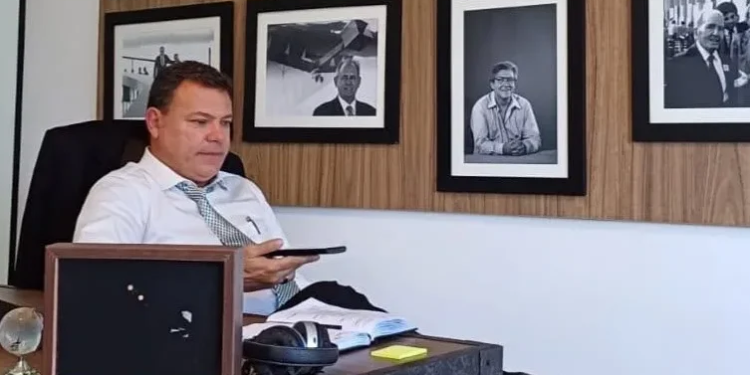 Leandro Mazzini celebra 30 anos de jornalismo com lançamento de livro em Brasília