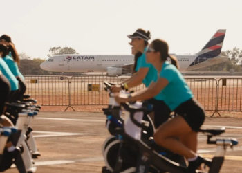 Aeroporto de Brasília transforma pátio de aeronaves em cenário para experiência inédita de spinning