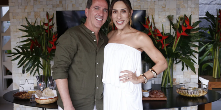 Cleber Depieri celebra 51 anos em sunset surpresa com amigos em Brasília