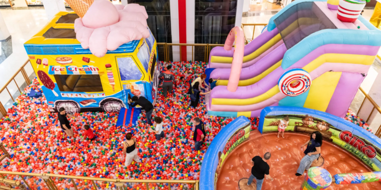 Magic Ice Cream transforma a Praça Central do Taguatinga Shopping em um parque de diversão