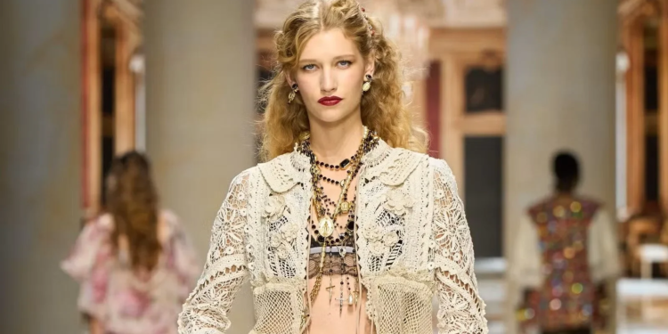 Dolce&Gabbana transforma a extravagância siciliana em espetáculo de moda em Milão