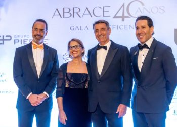 Embaixada da Itália recebe o primeiro Gala Abrace em celebração aos 40 anos da instituição
