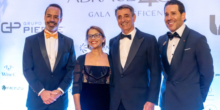 Embaixada da Itália recebe o primeiro Gala Abrace em celebração aos 40 anos da instituição