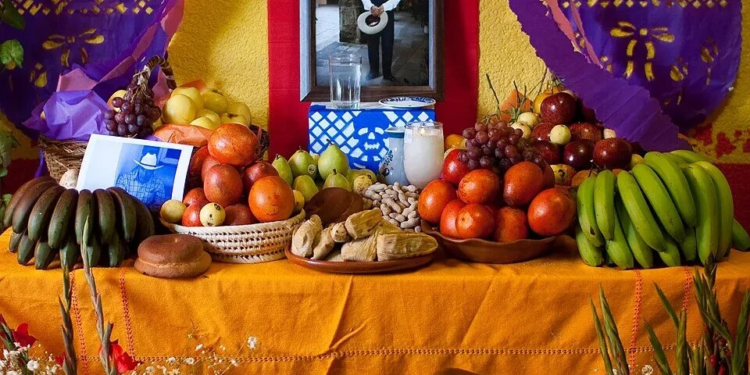 Instituto Cervantes celebra o Dia dos Mortos com altar tradicional e música mexicana em Brasília