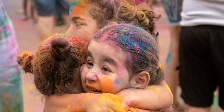 Cores, música e inclusão marcam a 5ª edição da Batalha de Tintas em Brasília