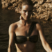 ViX Paula Hermanny e Rosie Huntington-Whiteley apresentam terceira coleção de resortwear