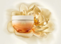 Natura ilumina a perfumaria com nova interpretação de Aura Alba