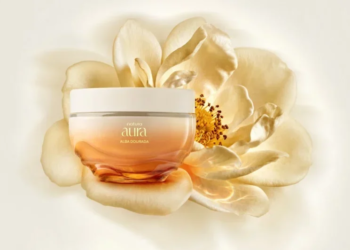 Natura ilumina a perfumaria com nova interpretação de Aura Alba