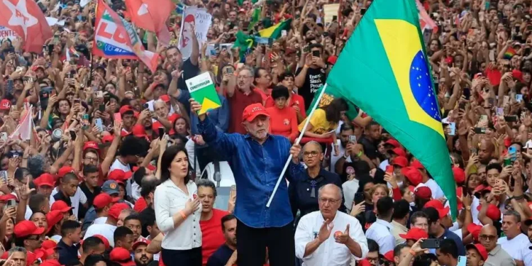 Virada histórica: Lula é reeleito presidente do Brasil com mais de 4 milhões de diferença de votos