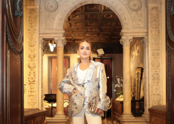 Confraria Studio leva o luxo artesanal brasileiro ao desfile da italiana Barbara Rizzi na semana de moda de Milão