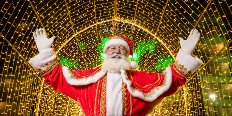 Chegada do Papai Noel inaugura Natal do Quebra-Nozes no Taguatinga Shopping